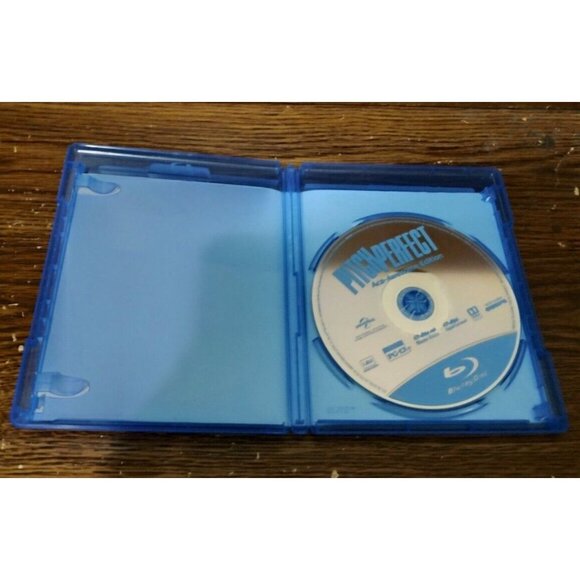 Pitch Perfect (Blu-ray Disc, 2015, Canadian) - Picture 2 of 3